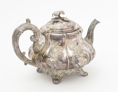 Lot 184 - A William IV silver teapot.