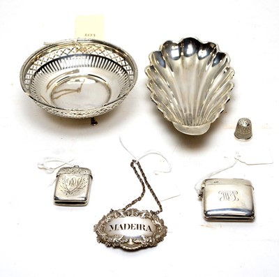 Lot 123 - A selection of silver items
