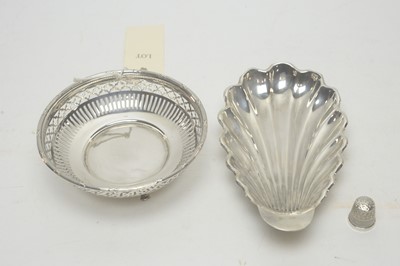 Lot 123 - A selection of silver items