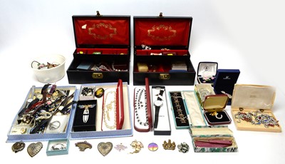 Lot 207A - A large collection of costume jewellery