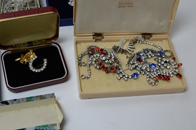 Lot 207 - A large collection of costume jewellery