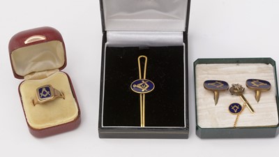 Lot 182 - A 9ct yellow gold swivel masonic seal ring and other items