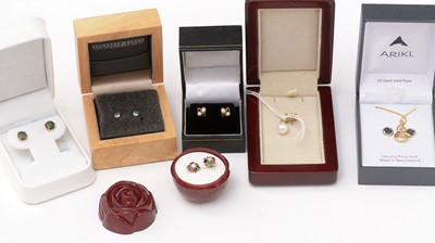 Lot 180 - A selection of gem and pearl set jewellery