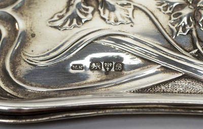Lot 140 - A selection of silver items
