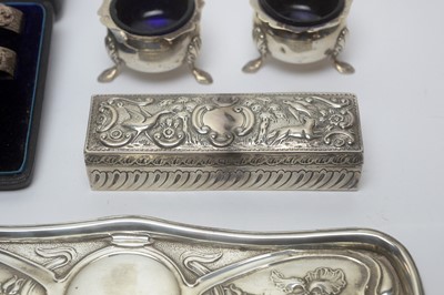 Lot 140 - A selection of silver items