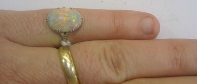 Lot 495 - A first half 20th Century opal ring