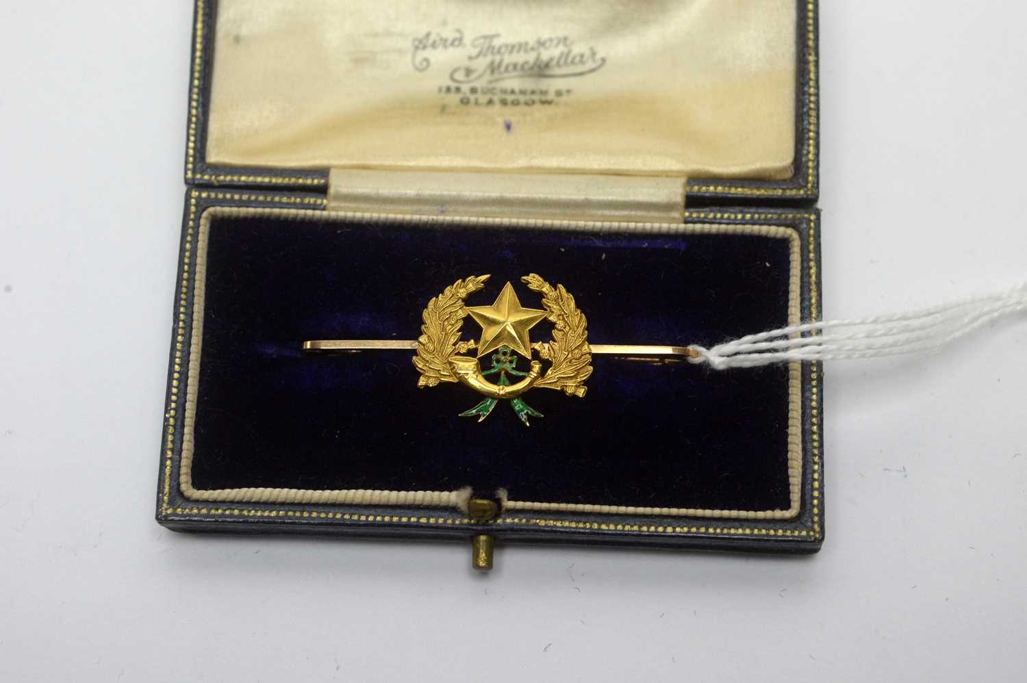 Lot 167 - A 15ct yellow gold bar brooch
