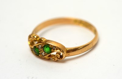 Lot 170 - An emerald and diamond ring