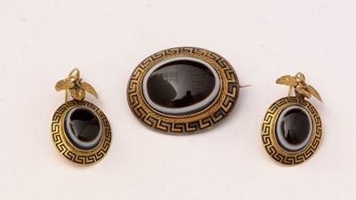 Lot 123 - A Victorian gold, enamel and banded agate brooch and matching earrings