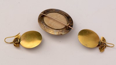Lot 123 - A Victorian gold, enamel and banded agate brooch and matching earrings