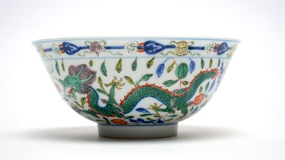 Lot 871 - A Wucai Dragon Bowl