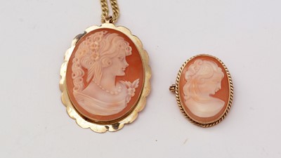 Lot 152 - Two carved shell cameo brooch/pendants