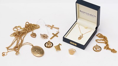Lot 183 - A selection of gold jewellery