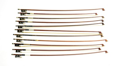 Lot 499 - Ten various bows