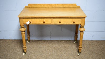Lot 52 - A Victorian washstand.
