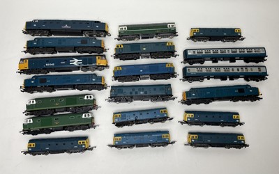 Lot 438 - A selection of 00-gauge electric model trains.