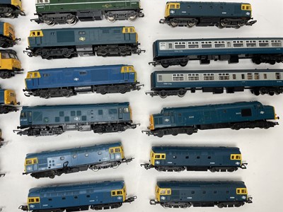 Lot 438 - A selection of 00-gauge electric model trains.