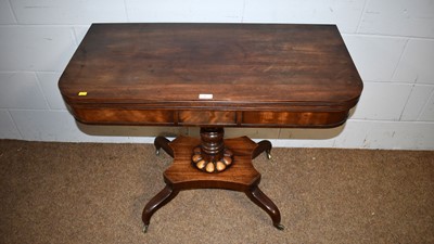 Lot 4 - A Georgian mahogany tea table.