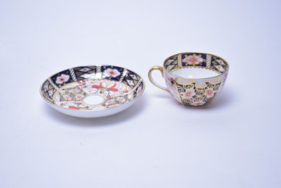 Lot 356 - A collection of seven Royal Crown Derby ‘Imari’ pattern cups and saucers