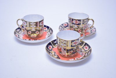 Lot 356 - A collection of seven Royal Crown Derby ‘Imari’ pattern cups and saucers