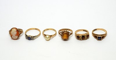 Lot 127 - A selection of gold rings