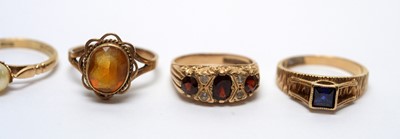 Lot 127 - A selection of gold rings