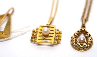 Lot 164 - Three cultured pearl pendants