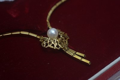 Lot 132 - A 14ct yellow gold and cultured pearl necklace