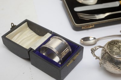 Lot 135 - A selection of silver items