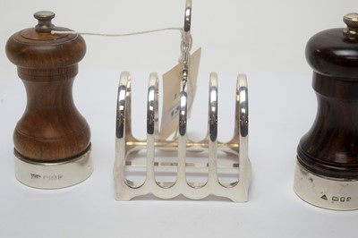 Lot 138 - A silver five bar toast rack, and two pepper grinders