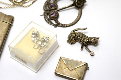 Lot 196 - A selection of silver and other jewellery
