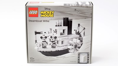 Lot 100 - LEGO Disney Mickey Mouse Steamboat Willie, 21317