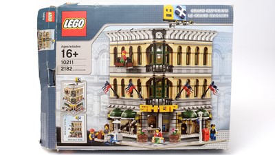 Lot 105 - LEGO Grand Emporium, 10211