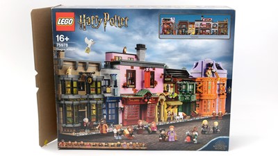 Lot 119 - LEGO Harry Potter Diagon Alley, 75978