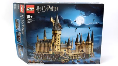 Lot 122 - LEGO Harry Potter Hogwarts Castle, 71043