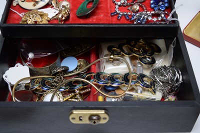 Lot 175 - Oystein Balle brooch and other jewellery