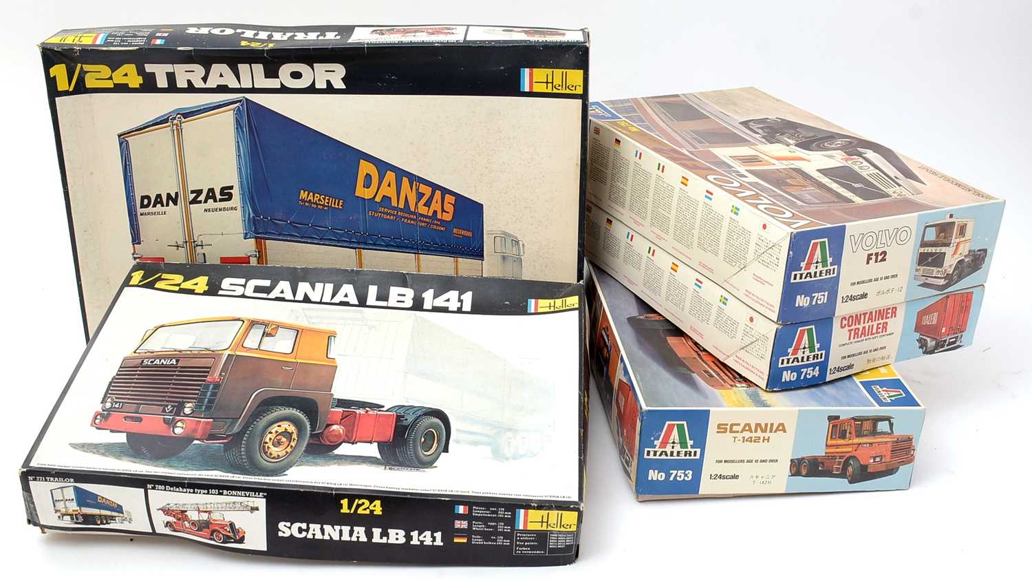 Lot 72 - Heller and Italeri model constructor kits.