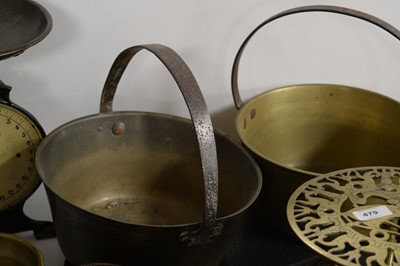 Lot 479 - A selection of collectible brass wares.