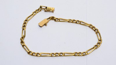 Lot 178 - A gold curb link bracelet