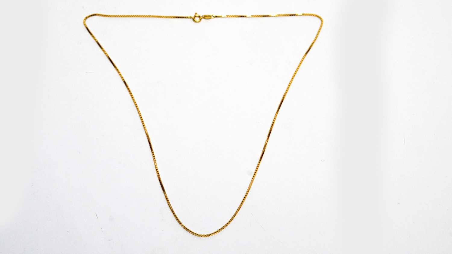 Lot 184 - An 18ct yellow gold fine link necklace