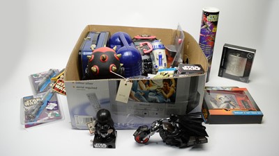 Lot 205 - A selection of Star Wars collectables.