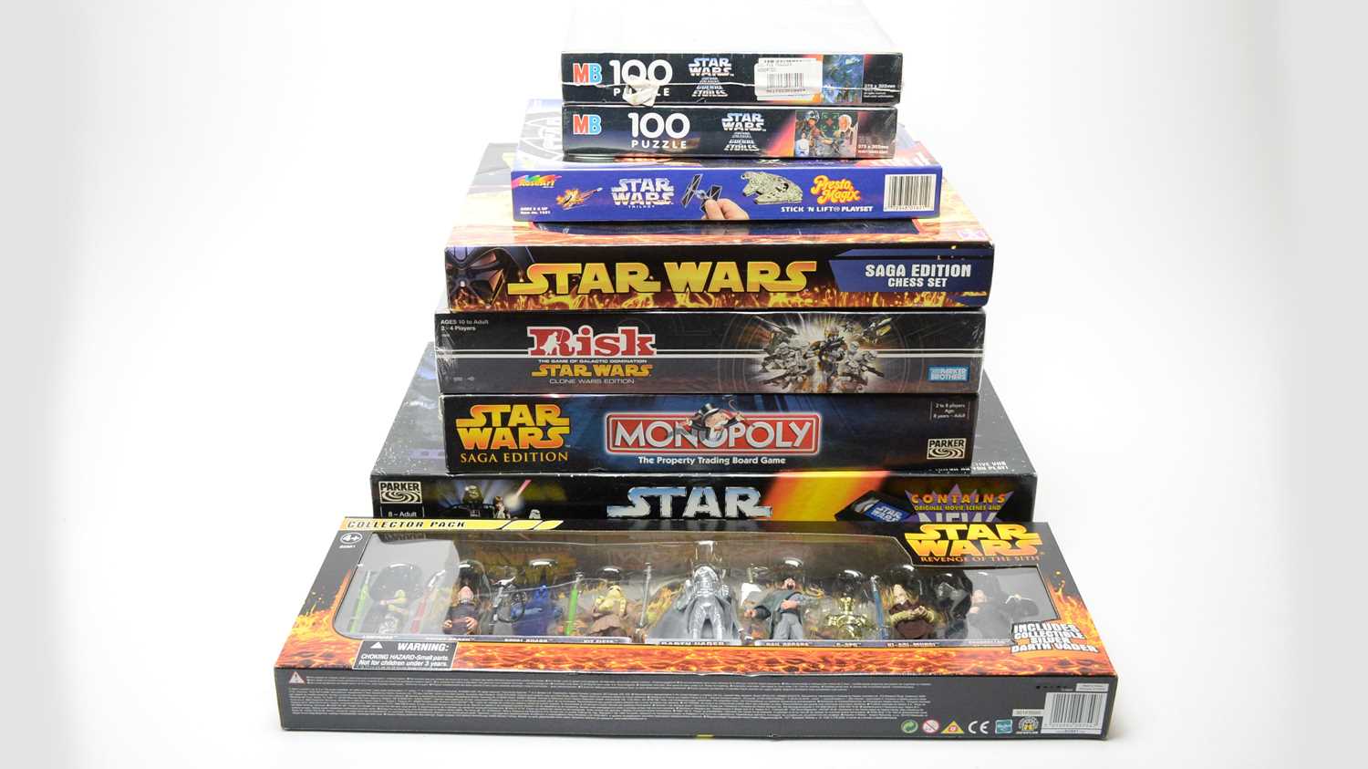 Lot 207 - A selection of Star Wars board games.