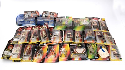 Lot 194 - A quantity of Star Wars action figures.