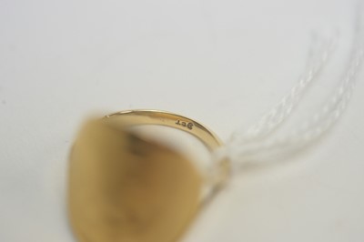 Lot 141 - An Edward VII gold half sovereign ring