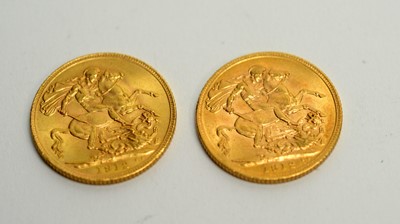 Lot 137 - Two George V gold sovereigns, 1912.