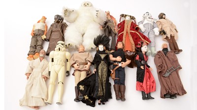 Lot 281 - Star Wars: a selection of 12in. high figurines.