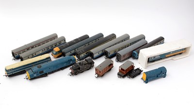 Lot 61 - Hornby 00-gauge trains, carriages, rolling stock and platform accessories.