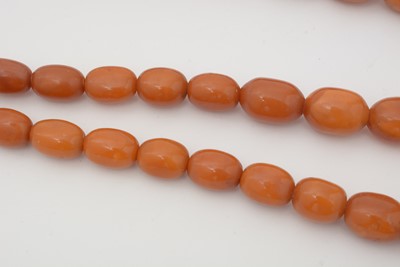 Lot 504 - A double row amber bead necklace