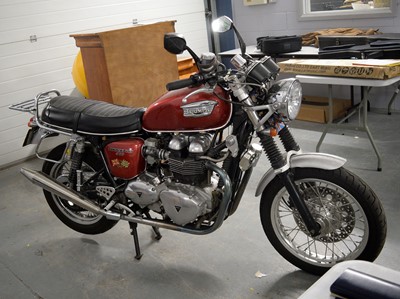 Lot 682 - A Triumph Thruxton 900 motorcycle.