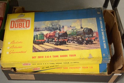 Lot 227 - A collection of Hornby Dublo 00 Guage model railway items.